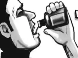 வடமதுரை அருகே பெயிண்டர் விஷம் குடித்து தற்கொலை
