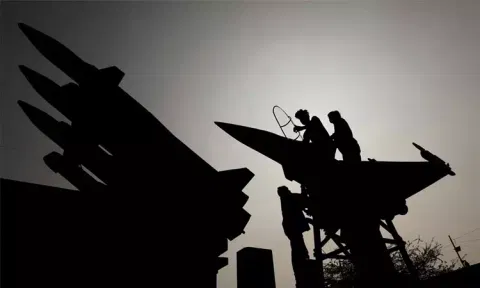 உலகின் மிகப்பெரிய ஆயுத இறக்குமதியாளராக உள்ள இந்தியா...!