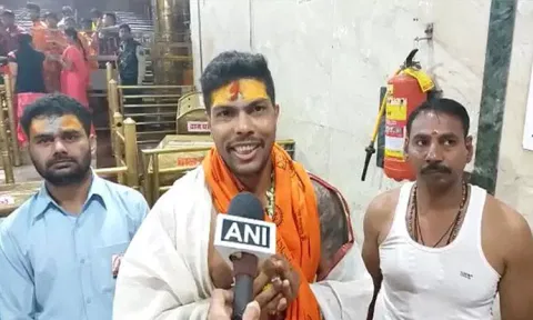 உலக அமைதி, மகிழ்ச்சிக்காக மகாகாலேஷ்வர் கோவிலில் சாமி தரிசனம்: கிரிக்கெட் வீரர் உமேஷ் யாதவ்