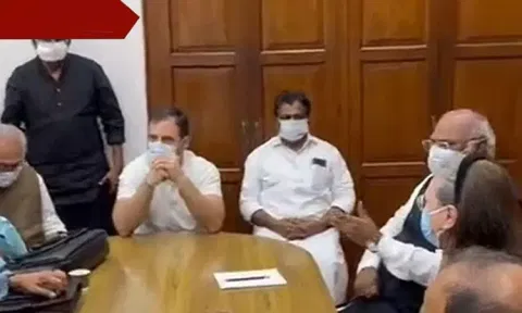 நாடாளுமன்ற வளாகத்தில் காங். மூத்த தலைவர்கள் அவசர ஆலோசனை..!