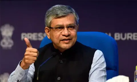 ரெயில் டிக்கெட் முன்பதிவில் முதியோர், பெண்களுக்கு தானாகவே கீழ் 'பெர்த்' கிடைக்க வழிவகை - ரெயில்வே மந்திரி அஸ்வினி வைஷ்ணவ்