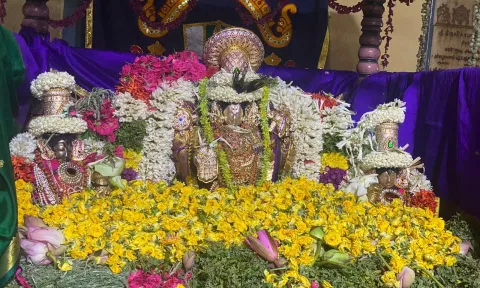 உலகளந்த பெருமாள் கோவிலில் புஷ்பயாகம்