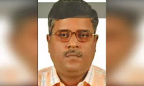 போலீஸ் உயர் அதிகாரி என்று கூறி ரூ.10 லட்சம் மோசடி செய்தவர் கைது