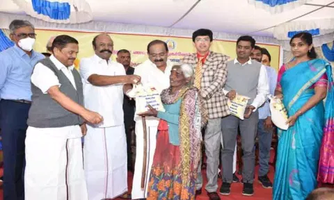 நீலகிரி மாவட்டத்தில் ரேஷன் கடைகளில் கேழ்வரகு வினியோகம்-அமைச்சர்கள் தொடங்கி வைத்தனர்