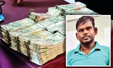 வியாசர்பாடியில் போலீசார் ரோந்து சென்ற போது மோட்டார் சைக்கிளில் சென்ற வியாபாரியிடம் ரூ.31 லட்சம் சிக்கியது