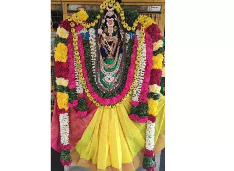 சங்கராபுரம் அருகேபெரியநாயகி அம்மன் கோவிலில் ஊஞ்சல் உற்சவம்