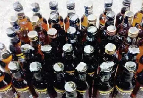 குடோனில் பதுக்கிய 580 மதுபாட்டில்கள் பறிமுதல்