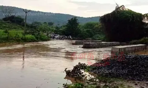 பர்கூர் மலைப்பகுதியில் இடி- மின்னலுடன் பலத்த மழை:ஈரெட்டி பள்ளத்தில் வெள்ளப்பெருக்கு