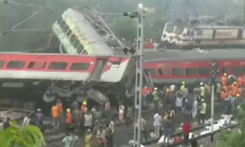 ஒடிசா ரெயில் விபத்து: இந்திய வரலாற்றில் மிக கொடிய ரெயில் விபத்துக்கள்...!