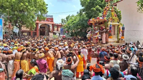 சாமிதோப்பு அய்யா வைகுண்டசாமி தலைமைப்பதியில் வைகாசி திருவிழா தேரோட்டம் காவி உடை அணிந்து திரளான பக்தர்கள் பங்கேற்பு