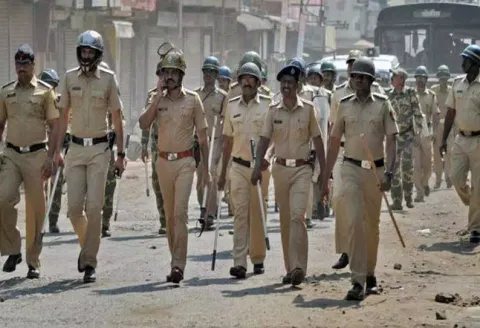 பெலகாவியில் இரவோடு, இரவாக நிறுவப்பட்ட சங்கொள்ளி ராயண்ணா சிலையால் பரபரப்பு