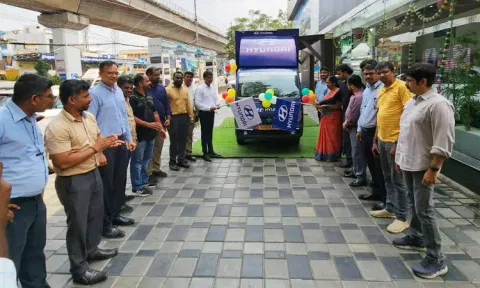 ஹுண்டாய்: வாடிக்கையாளர்கள் வீடு தேடி செல்லும் 'கிராண்டு i10 NIOS ஃபுளோட் வேன்' நடமாடும் விளம்பர பரப்புரை வாகனம் அறிமுகம்