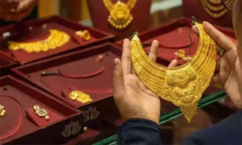 தங்கம் விலை சவரனுக்கு ரூ.136 உயர்வு
