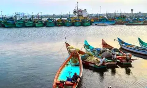 ராமேஸ்வரம் மீனவர்கள் வேலை நிறுத்தம்..!