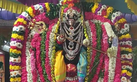 பெரியநாயகி அம்மன் கோவிலில் ஊஞ்சல் உற்சவம்