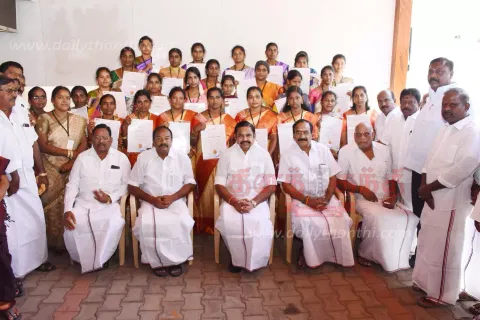 சேலம் மாநகர் மாவட்ட அ.தி.மு.க. சார்பில்30 பெண்களுக்கு தையல் பயிற்சி சான்றிதழ்எடப்பாடி பழனிசாமி வழங்கினார்