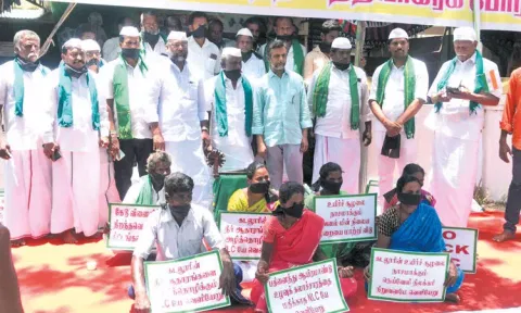 நில ஒருங்கிணைப்பு சட்டத்துக்கு எதிர்ப்பு: விவசாயிகள் போராட்டம்