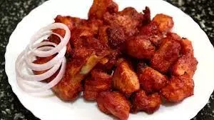 சேலத்தில் துரித உணவகத்தில் வாடிக்கையாளர் சாப்பிட்ட சில்லி சிக்கனில் கரப்பான் பூச்சி-சமூக வலைத்தளங்களில் பரவும் வீடியோவால் பரபரப்பு