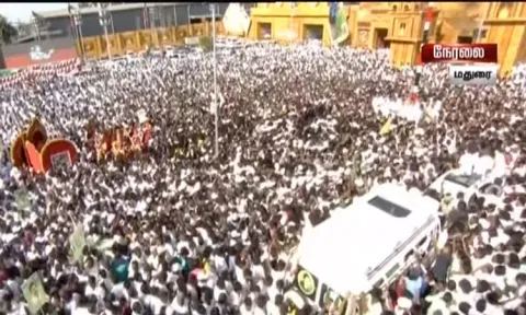 அ.தி.மு.க. மாநாடு: கொடியேற்றி தொடங்கி வைத்தார் எடப்பாடி பழனிசாமி..!