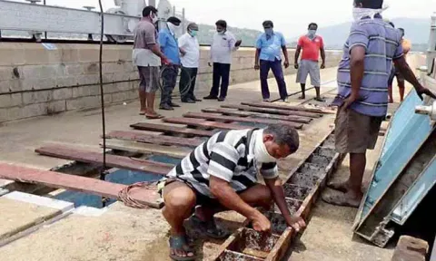 பருவமழை தொடங்க உள்ள நிலையில் செம்பரம்பாக்கம் ஏரியில் மதகுகள் சீரமைக்கும் பணி தொடக்கம்