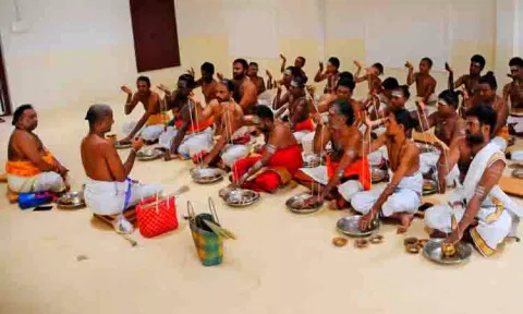 பூணூல் மாற்றும் நிகழ்ச்சி