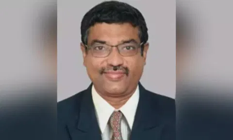 தமிழக அரசின் 2 ஐஏஎஸ் அதிகாரிகள் மத்திய அரசு பணிக்கு மாற்றம்