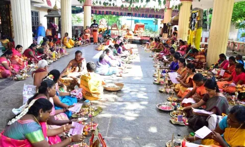 விழுப்புரம் ராகவேந்திரர் கோவிலில் விளக்கு பூஜை