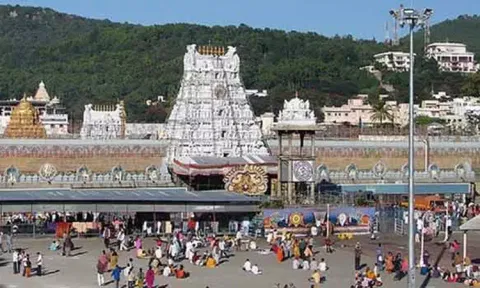 திருப்பதி கோவிலுக்கு 1 கோடி "கோவிந்தா" நாமம் எழுதி சென்றால் வி.ஐ.பி. தரிசனம்