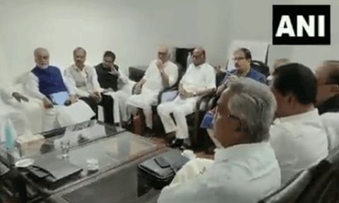 நாடாளுமன்ற சிறப்பு கூட்டத்தொடரின் அனைத்து அலுவல்களிலும் கலந்துகொள்ள எதிர்க்கட்சிகள் முடிவு