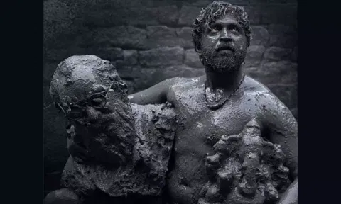 ஒரு கையில் பெரியார்... மற்றொரு கையில் பிள்ளையார் - வைரலாகும் 'வணங்கான்' பர்ஸ்ட்லுக் போஸ்டர்..!