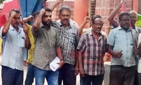 ரெயில்வே ஊழியர்கள் ஆர்ப்பாட்டம்