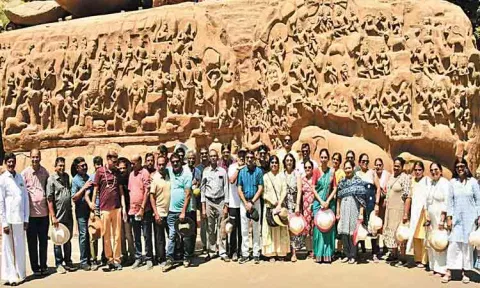 36 ஆண்டுகளுக்கு பின்னர் முன்னாள் மருத்துவ மாணவர்கள் சந்திப்பு