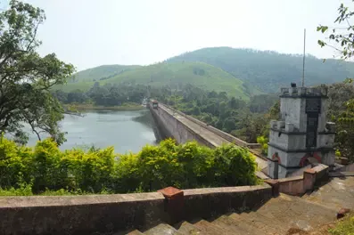 முல்லைப்பெரியாறு அணையில் கூடுதல் தண்ணீர் திறப்பு:லோயர்கேம்ப் நிலையத்தில் மின் உற்பத்தி அதிகரிப்பு