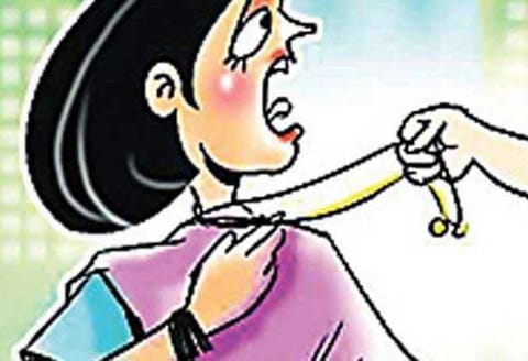 அரசு பெண் டாக்டரிடம் 8 பவுன் சங்கிலி பறிப்பு