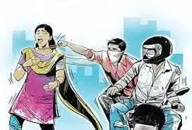 பெண் பயணியிடம் 2 பவுன் சங்கிலி பறிப்பு