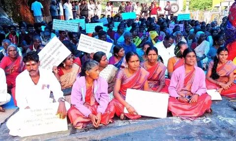 மலைக்கிராமங்களில் அடிப்படை வசதிகள் கேட்டு பழங்குடியின மக்கள், பெண்கள் அமைப்பினர் உண்ணாவிரதம்