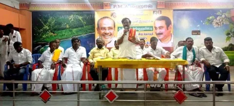 உயர்மட்ட பாலம் கட்டித்தர வேண்டும்