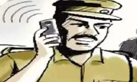 200 மதுபாட்டில்கள்-சாராயம் கடத்திய 2 பேருக்கு போலீஸ் வலைவீச்சு