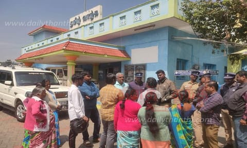 குன்னூர் நகராட்சி அலுவலகத்தை பொதுமக்கள் முற்றுகை