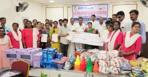கல்வி உதவித்தொகை, விளையாட்டு பொருட்கள் வழங்கும் விழா