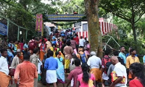 தொடர் மழை: சதுரகிரி கோவிலுக்கு பக்தர்கள் செல்ல தடை..!