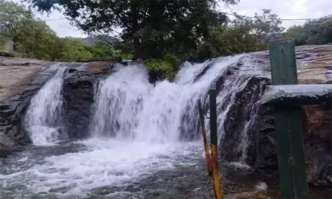 கும்பக்கரை அருவியில் 11-வது நாளாக சுற்றுலாப் பயணிகள் குளிக்க தடை..!