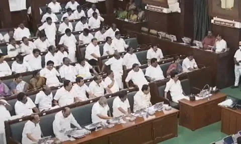 முதல் அமைச்சர் கொண்டு வந்த தனித்தீர்மானம்: சட்டமன்றத்தில் ஒரு மனதாக நிறைவேற்றம்