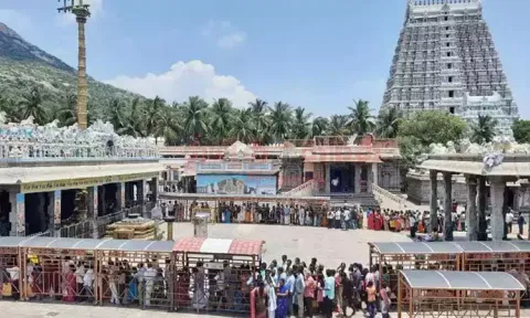 நாளை மகா தீபம்... திருவண்ணாமலையில் குவியும் பக்தர்கள்...!