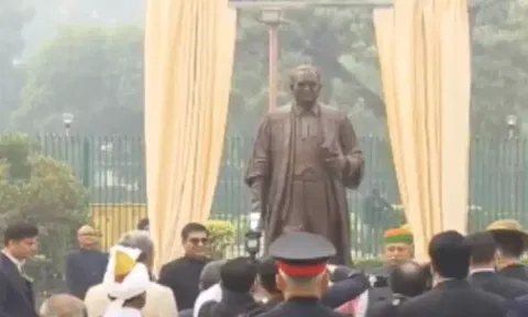 சுப்ரீம் கோர்ட்டு வளாகத்தில் அம்பேத்கர் சிலை - ஜனாதிபதி திரவுபதி முர்மு திறந்து வைத்தார்