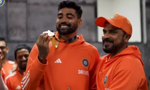 தென் ஆப்பிரிக்காவுக்கு எதிரான டி20 தொடர்; 'இம்பேக்ட் பீல்டர்' விருதை வென்ற முகமது சிராஜ்..!