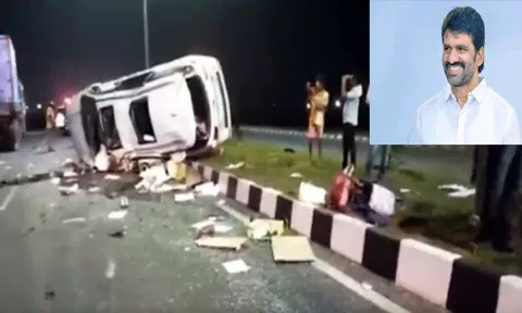 லாரி மீது கார் மோதி பயங்கர விபத்து- எம்.எல்.ஏ படுகாயம், உதவியாளர் பலி