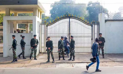 அமலாக்கத்துறை விசாரணை: ஜார்கண்ட் முதல்-மந்திரி இல்லத்தில் பலத்த பாதுகாப்பு