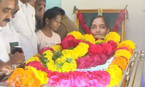 சொந்த ஊரில் பவதாரிணி உடல்... பண்ணை வீட்டில் அடக்கம் செய்ய ஏற்பாடு