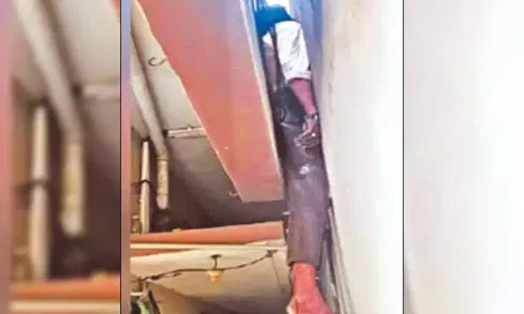 குடிபோதையில் விபரீதம்... சுவர்களுக்கு இடையே சிக்கி தொழிலாளி பலி